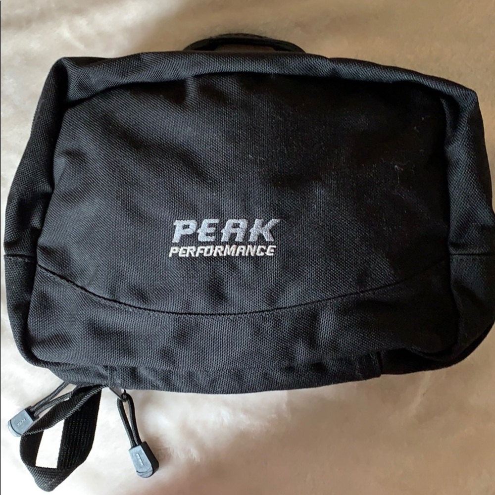 Peak Performance Hanging Wash/ Toiletry Bag